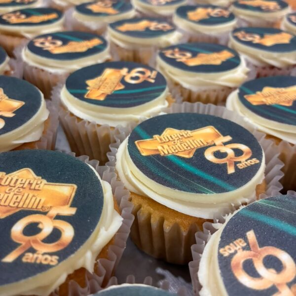 Cupcakes 95 años Lotería de Medellín, foto 1